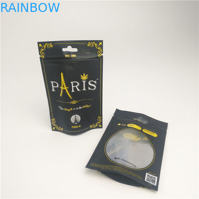 La chiara finestra sta sulla borsa d'imballaggio della prova CBD dell'odore del sacchetto con la chiusura lampo innocua per i bambini