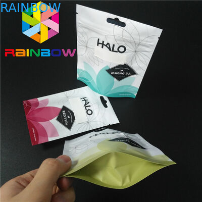 Le spezie miste spolverizzano l'imballaggio stanno sui sacchetti Matt la finitura di superficie che FDA ha certificato