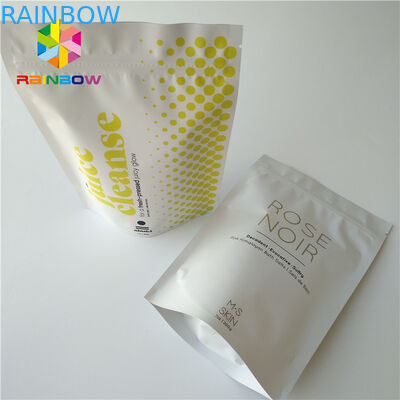 La stagnola stampata chiusura lampo sta sull'ente d'imballaggio cosmetico della noce di cocco/caffè della borsa sfrega