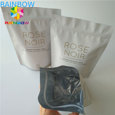 La stagnola stampata chiusura lampo sta sull'ente d'imballaggio cosmetico della noce di cocco/caffè della borsa sfrega