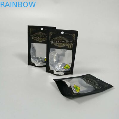 Le borse dell'erbaccia stanno sui ragazzi della giungla del sacchetto una parte anteriore della radura della libbra per la polvere della foglia del tabacco