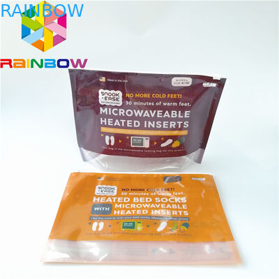 L'imballaggio dei sacchetti di plastica dell'indumento della biancheria intima degli uomini sta su scorrevole l'abitudine della borsa della chiusura lampo