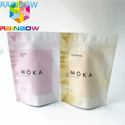 L'imballaggio del sale marino sta sulle borse del sacchetto della chiusura lampo, sta sui colori della borsa di caffè 9