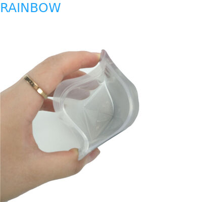 La stagnola della prova dell'odore sta sull'erbaccia del sacchetto della chiusura lampo che imballa la rotocalcografia delle borse di Mylar