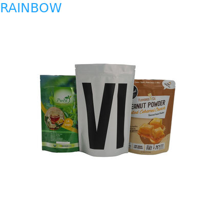 Il commestibile sta sulla polvere dei sacchetti che imballa l'abitudine organica delle bustine di tè stampato