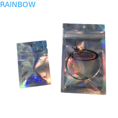 Il commestibile a chiusura lampo sta sulla metallina della bustina del di alluminio dei sacchetti per Candy matto