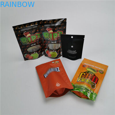 Chiari opachi stanno sul sacchetto che imballa, cima resistente della chiusura lampo della borsa del bambino della prova dell'odore