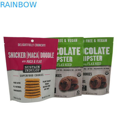 L'imballaggio della polvere sta sulle borse del di alluminio della chiusura lampo