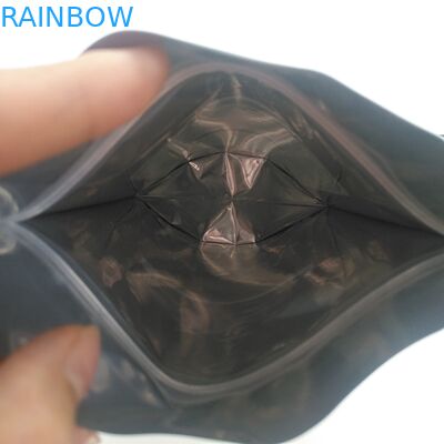 A chiusura lampo matti dei biscotti a prova d'umidità stanno sui sacchetti