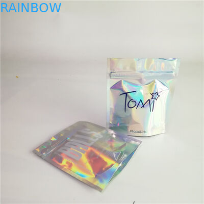 L'abitudine ha accettato i cosmetici olografici che imballano le borse con la chiusura lampo