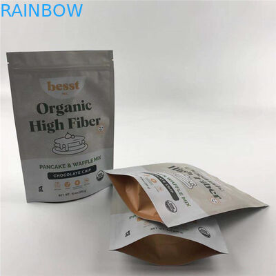 Stia sul sacchetto della chiusura lampo con la finestra Doypack per i frutti asciutti