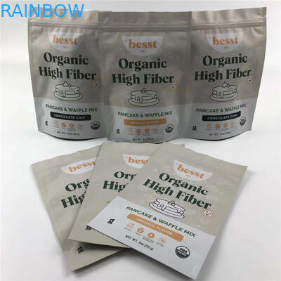 Stia sul sacchetto della chiusura lampo con la finestra Doypack per i frutti asciutti