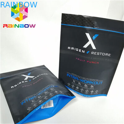 La piccola quantità sta sui sacchi di carta con i sacchi di carta piani a chiusura lampo con l'abitudine delle tacche dello strappo stampati