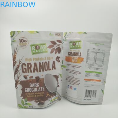 La chiusura lampo sta sull'imballaggio per alimenti riciclabile dei sacchetti risigillabili del di alluminio