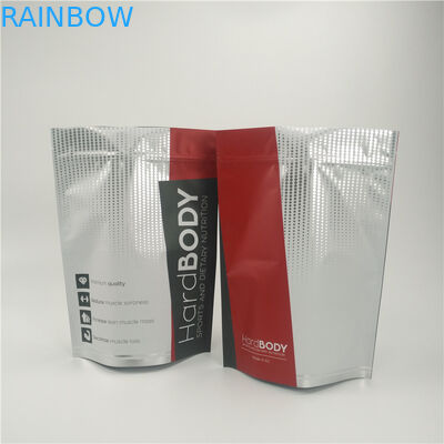 I sacchetti di plastica della cannabis che imballano l'alimento stanno sulla borsa della chiusura lampo