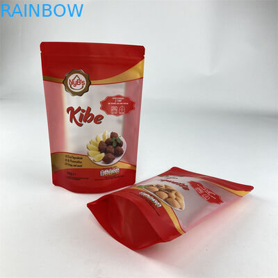 L'alimento su ordinazione commestibile sta sull'arachide matta dell'anacardio del sacchetto che imballa il chiaro sacchetto della serratura dello zip