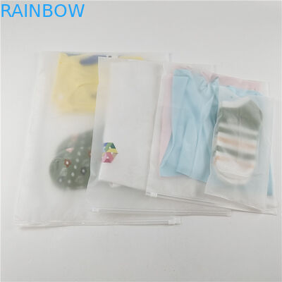 Fabbrica all'ingrosso T-shirt in plastica trasparente abbigliamento sacchetto con cerniera scorrevole e gancio