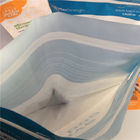 Le borse del rinforzo del fondo del vapore di microonda lucide stanno sul sacchetto di plastica della storta dello sterilizzatore