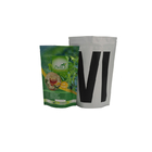 A chiusura lampo vuoti stanno sul verde organico termosaldato riutilizzabile del tè del sacchetto di plastica del di alluminio