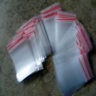 Piccoli sacchetti di plastica trasparenti che imballano con la chiusura lampo per il pacchetto dell'orecchino