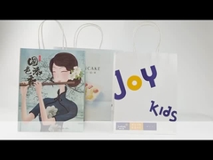 Sacchetti di carta con maniglia.