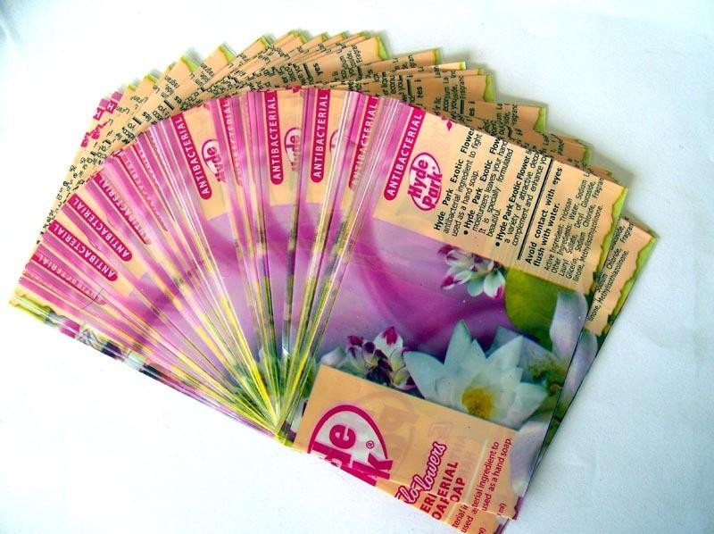 Etichette amichevoli eco- della manica degli strizzacervelli per involucro degli strizzacervelli del PVC/ANIMALE DOMESTICO della bottiglia dello sciampo