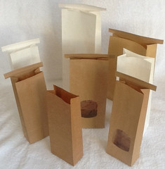 Brown ha personalizzato i sacchi di carta con la borsa carta kraft/della finestra anteriore con il legame della latta