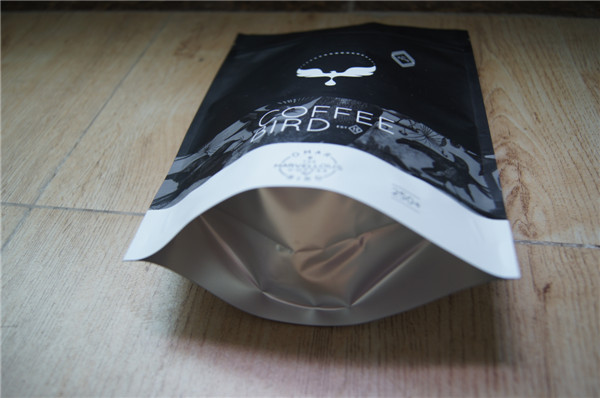 L'alluminio della stagnola ha laminato sta sull'imballaggio del tè/caffè del sacchetto