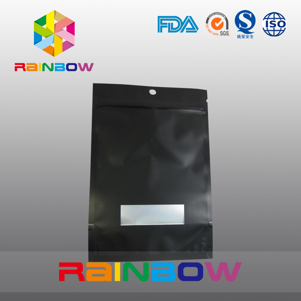 Il di alluminio su misura 2oz ha allineato Matt nero sta sulla borsa di caffè con la valvola