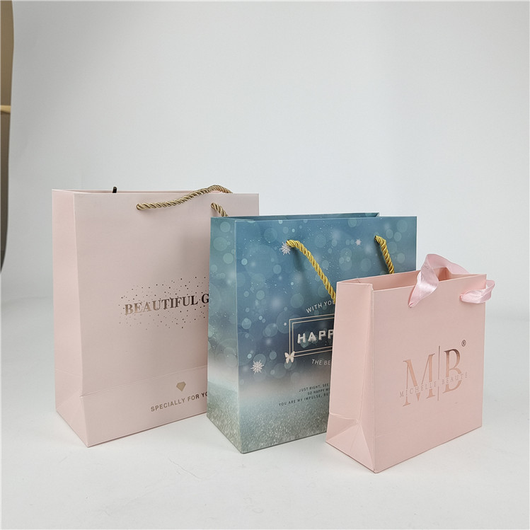 Nuovo accettato fino a 10 colori Disponibile stampa digitale personalizzata Logo stampato sacchetto di carta da shopping imballaggio