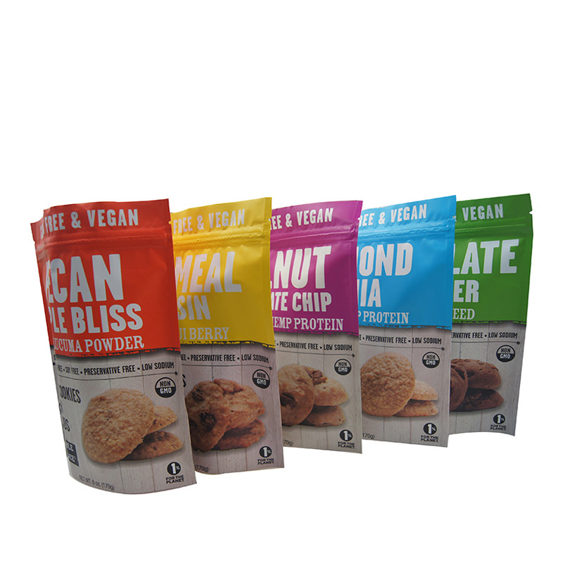 Stia sui sacchetti di plastica della borsa della chiusura lampo che imballano per il biscotto dei biscotti di pepita di cioccolato