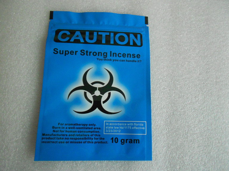 Materiali laminati stanno sulla stampa di rotocalco del sacchetto con il foro rotondo di caduta