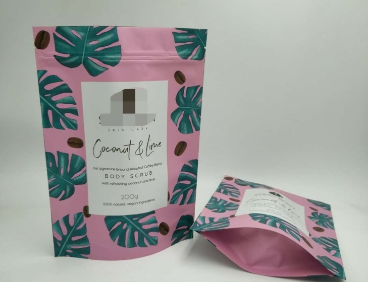 Il di alluminio differente di dimensione sta sul sacchetto con il materiale di MOPP/VMPET/PE