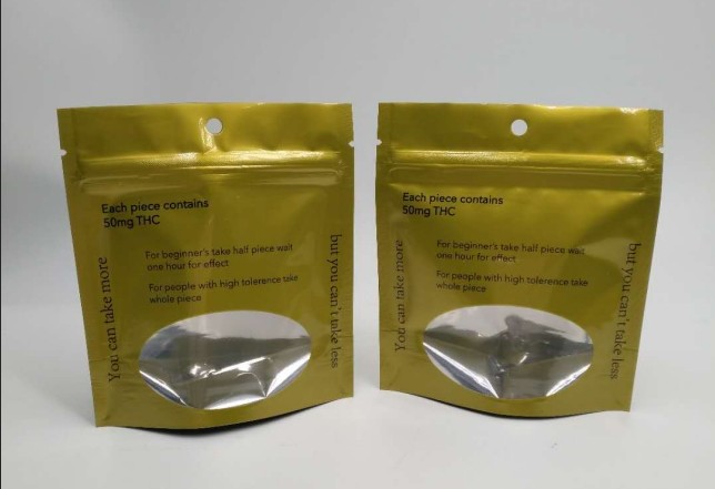 La prova dell'odore a chiusura lampo sta sulla plastica della canapa dell'erbaccia dell'olio dei sacchetti per gli orsi gommosi Candy di Edibles