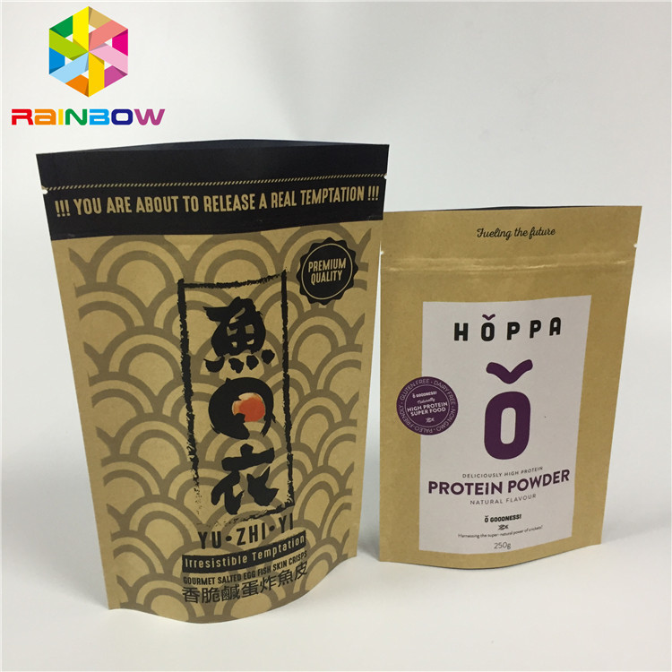 La carta kraft A chiusura lampo sta sul supporto di auto del di alluminio dei sacchetti a prova d'umidità per lo spuntino del dado