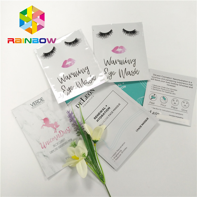 L'abitudine laterale della guarnizione tre stampata sta sulla borsa dei cosmetici del di alluminio dei sacchetti