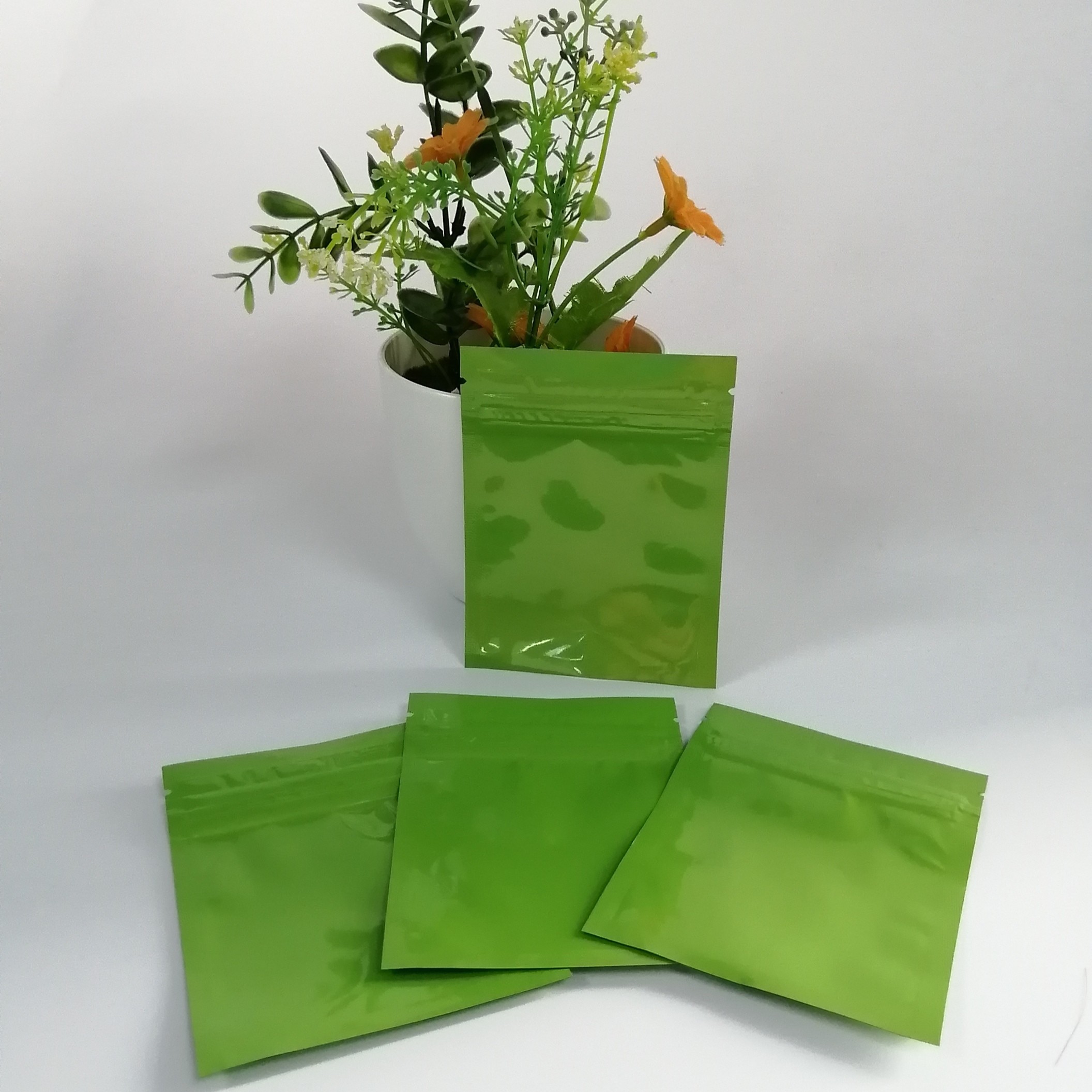 La chiusura lampo su ordinazione della bustina piccola di plastica insacca l'interno del di alluminio a prova d'umidità