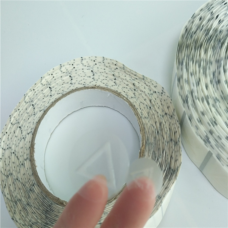 La manica d'avvertimento impressa degli strizzacervelli del triangolo identifica la chiara norma per la bottiglia del liquido del succo