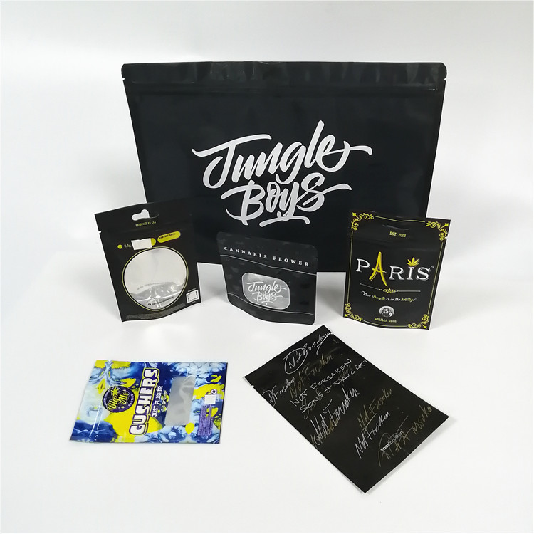 Chiaro sacchetto del di alluminio della finestra che imballa il pacchetto di plastica di Mylar Doypack dell'erbaccia di Cbd con la chiusura lampo