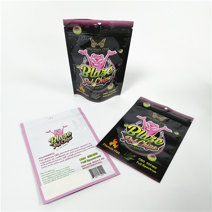 L'imballaggio di erbe su misura di incenso della stampa di Digital sta sulla borsa dello spuntino della stagnola del sacchetto