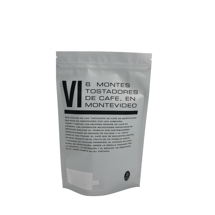 L'imballaggio matto d'imballaggio dell'alimento di Mylar dello spuntino delle bustine di tè del fondo piatto sta su sullo scaffale