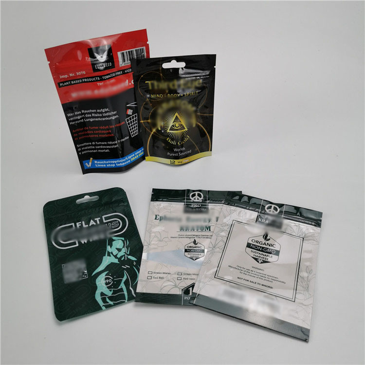 L'imballaggio dei biscotti di Candy di plastica sta sulla borsa resistente dell'uscita del bambino della prova dell'odore del sacchetto