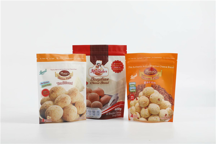 I chip 120 Mircon della banana della frutta stanno sul sacchetto della chiusura lampo