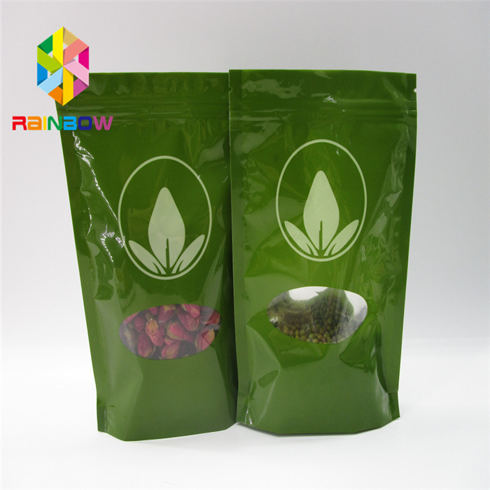 Il foglio di alluminio a chiusura lampo di plastica su ordinazione sta sui sacchetti con la finestra