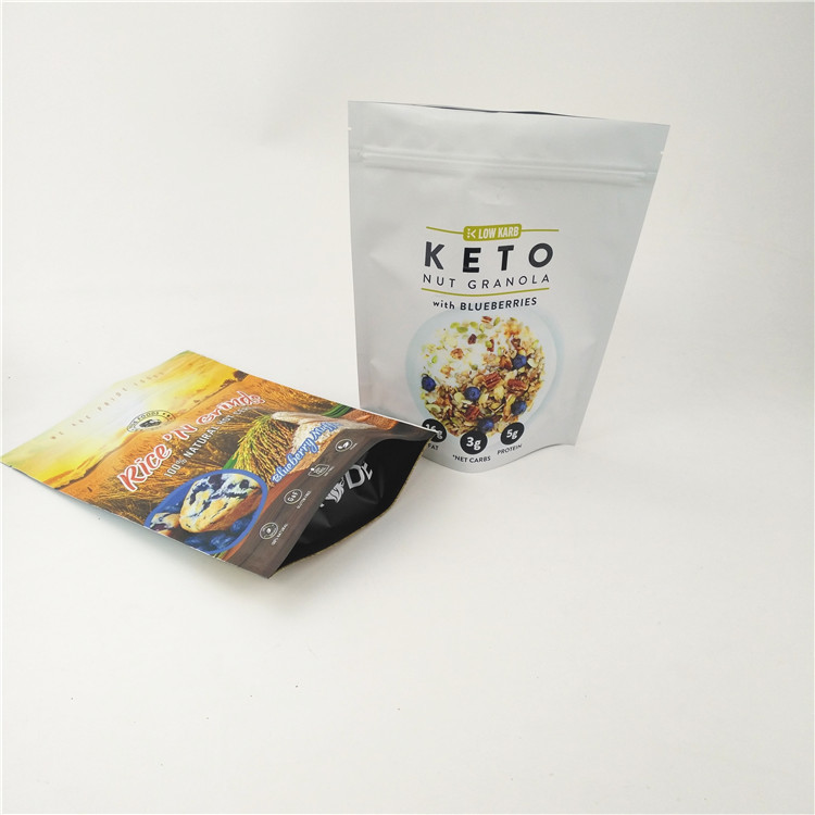 La borsa risigillabile di CMYK CPP Mylar glassata sta sulla chiusura lampo 120mic MOPP di Doypack