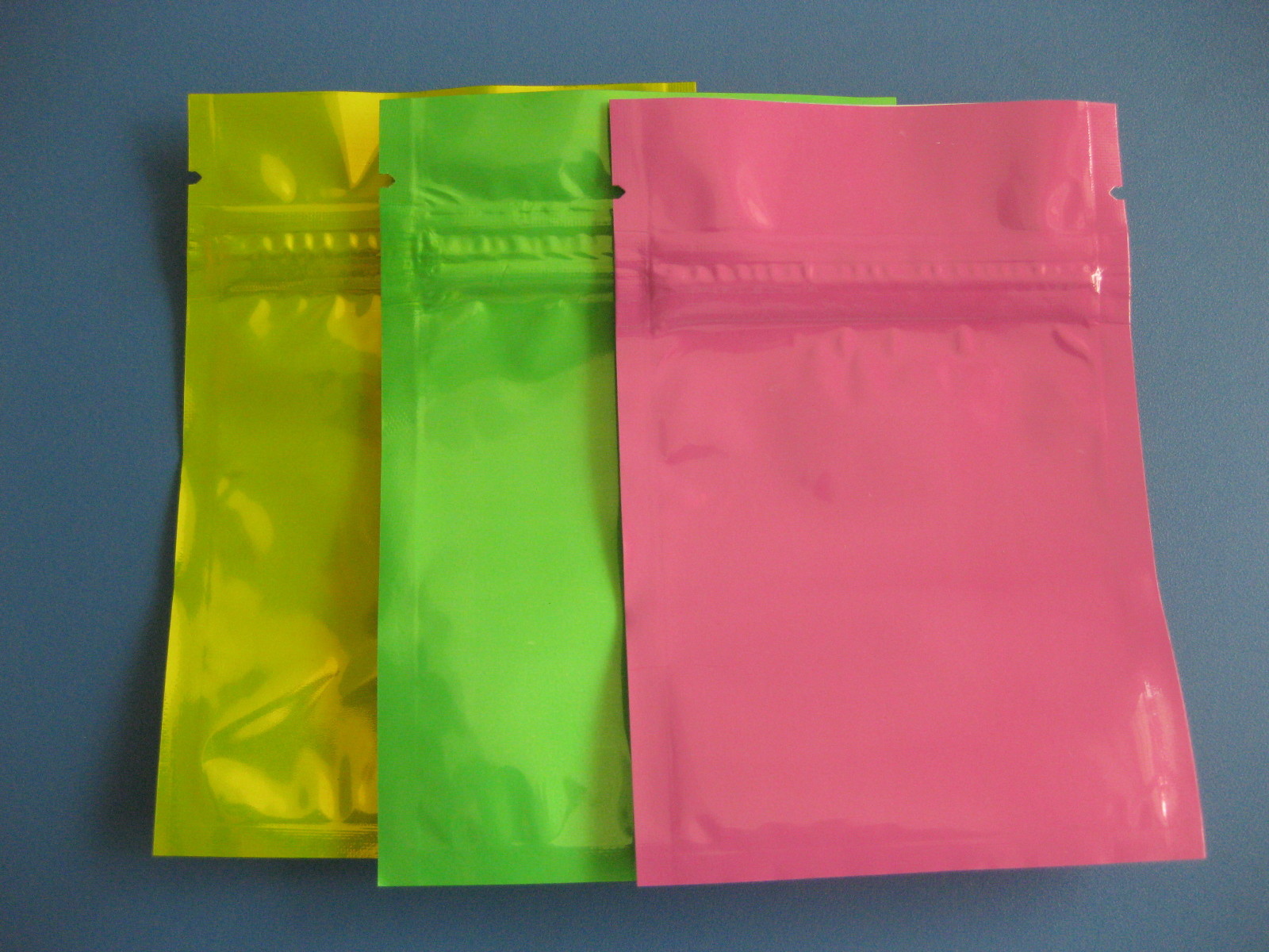 L'osso borsa biodegradabile della stagnola che imballa, ricicla le borse a chiusura lampo variopinte dell'alimento di Mylar