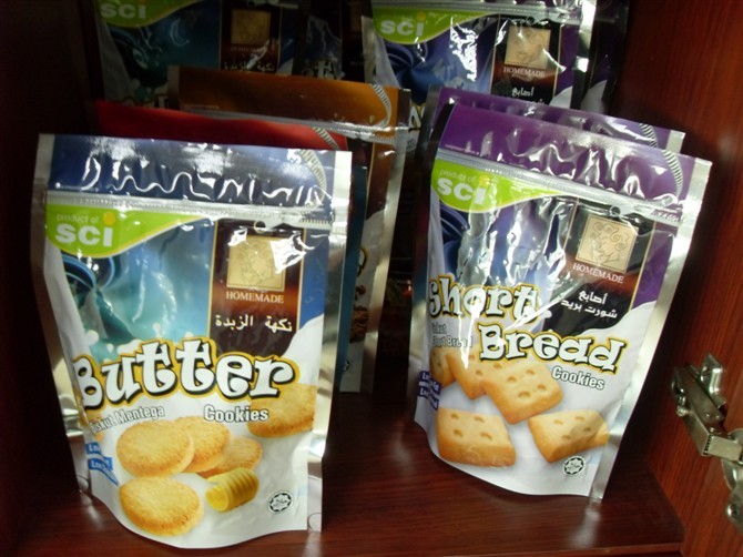 l'ANIMALE DOMESTICO 130mic/AL/NY/PE sta sulle borse inferiori del rinforzo