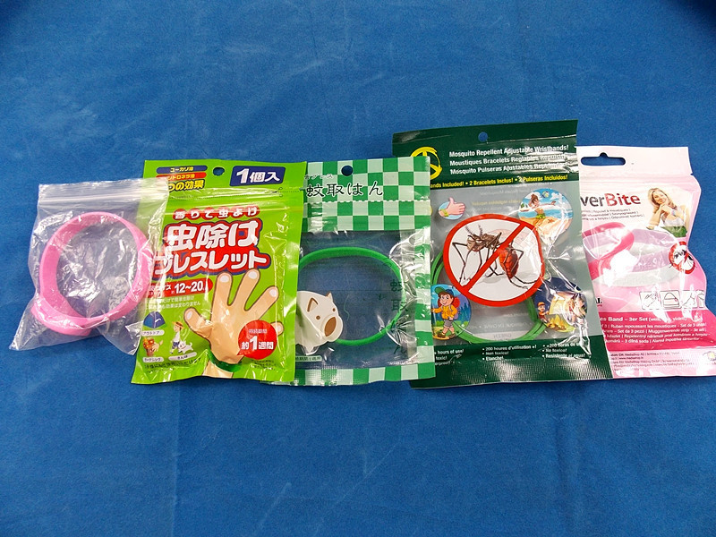 La guarnizione di plastica della presa insacca la chiara finestra per il braccialetto della cosa repellente della zanzara dei bambini
